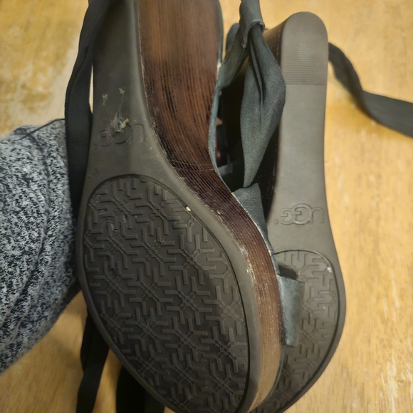 Ugg wedges - Picture 3 of 4
